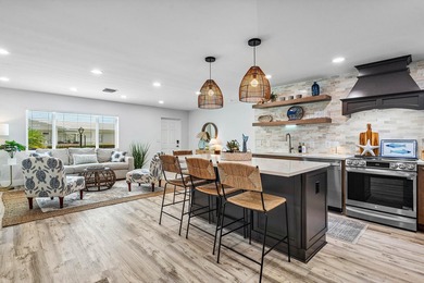 Totally and professionally refurbished. Move in ready. 3 - photo 1