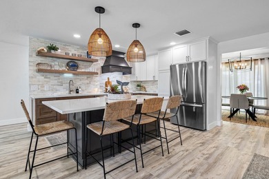 Totally and professionally refurbished. Move in ready. 3 - photo 8