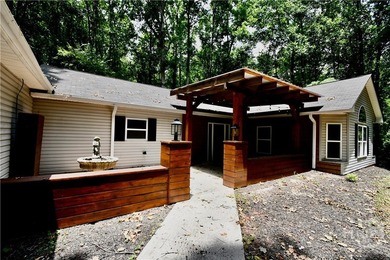 Welcome to your Lake Hartwell retreat! Nestled on a beautifully - photo 5