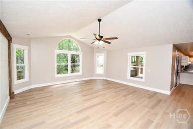 Welcome to your Lake Hartwell retreat! Nestled on a beautifully - photo 6