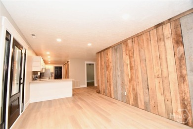 Welcome to your Lake Hartwell retreat! Nestled on a beautifully - photo 8