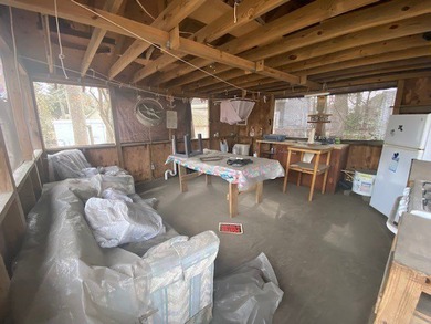 Lot with septic, deck, large screen room, and shed. Includes - photo 3
