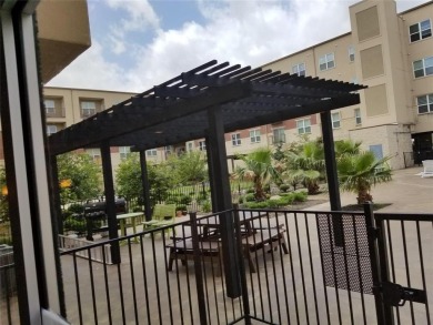 Beautiful, spacious and well maintained condo in Carrollton