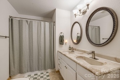Meticulously maintained and full of charm, this 2 bed, 2 bath - photo 15