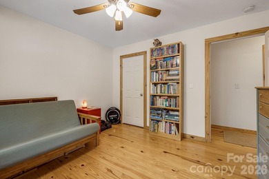 Meticulously maintained and full of charm, this 2 bed, 2 bath - photo 22
