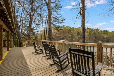Meticulously maintained and full of charm, this 2 bed, 2 bath - photo 33