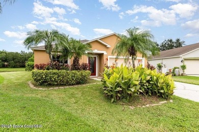 Stunning Pool Home with Beautiful Finishes! This gorgeous home - photo 3