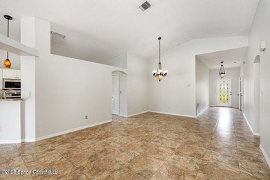 Stunning Pool Home with Beautiful Finishes! This gorgeous home - photo 5
