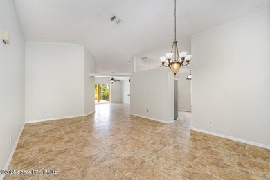 Stunning Pool Home with Beautiful Finishes! This gorgeous home - photo 6
