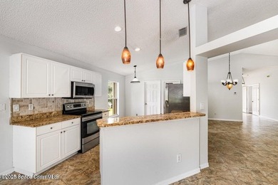 Stunning Pool Home with Beautiful Finishes! This gorgeous home - photo 9