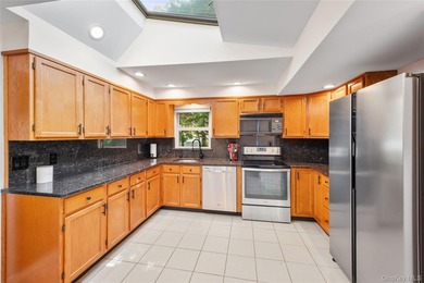 Welcome to 259 Woodlawn Avenue in the heart of St. James. This - photo 12