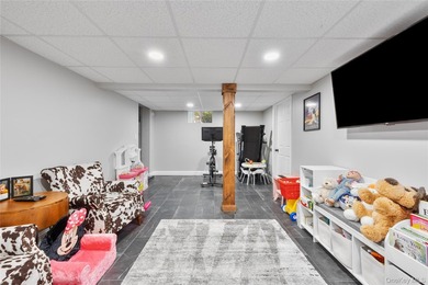 Welcome to 259 Woodlawn Avenue in the heart of St. James. This - photo 25