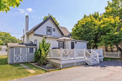 Welcome to 259 Woodlawn Avenue in the heart of St. James. This - photo 26