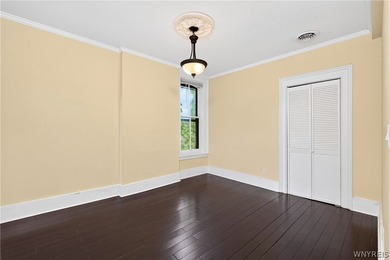 Welcome to 16 Allen St, where 19th-century architecture meets - photo 28