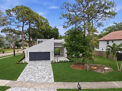 Beautifully redone 3-bedroom, 2-bath home on a desirable corner - photo 33