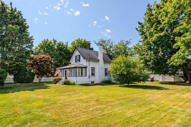 Welcome to 259 Woodlawn Avenue in the heart of St. James. This - photo 34
