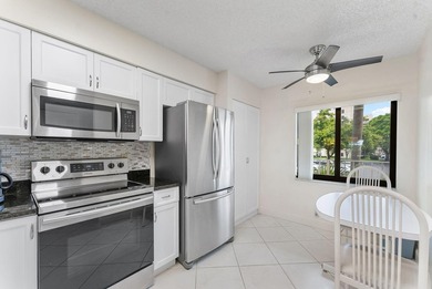 Beautifully updated condo in desirable Huntington Lakes - photo 12