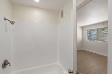 Freshly upgraded and centrally located, this wonderful condo - photo 13