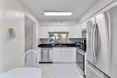 Beautifully updated condo in desirable Huntington Lakes - photo 13