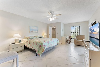 Beautifully updated condo in desirable Huntington Lakes - photo 15