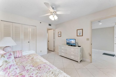 Beautifully updated condo in desirable Huntington Lakes - photo 18