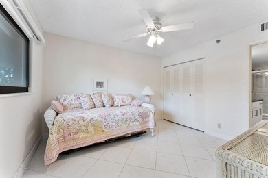 Beautifully updated condo in desirable Huntington Lakes - photo 19