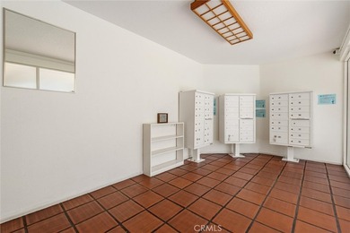Freshly upgraded and centrally located, this wonderful condo - photo 21