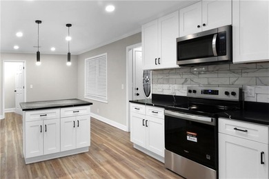 This house has it all. New Roof. New Garage. New floors. (LVP) - photo 7