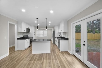 This house has it all. New Roof. New Garage. New floors. (LVP) - photo 8