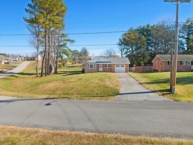 PRICE IMPROVEMENT - AND - remodeled kitchen!! Cozy Pearisburg - photo 36