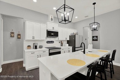 Experience luxury living in the gated GlenLakes Golf & Country - photo 5