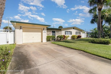 Bright & Cheery Retro Beach Home! You'll fall in love with this - photo 2