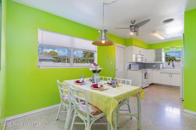 Bright & Cheery Retro Beach Home! You'll fall in love with this - photo 5