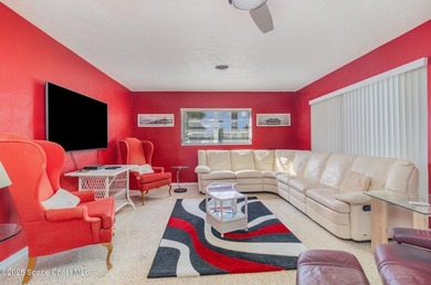 Bright & Cheery Retro Beach Home! You'll fall in love with this - photo 7