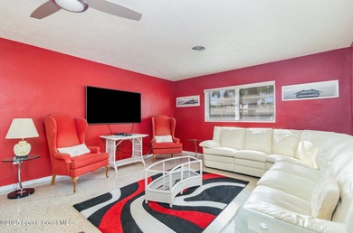 Bright & Cheery Retro Beach Home! You'll fall in love with this - photo 8