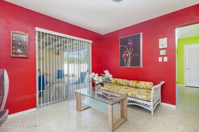 Bright & Cheery Retro Beach Home! You'll fall in love with this - photo 9