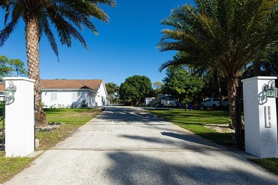 Discover your own private mini equestrian retreat on a spacious - photo 6