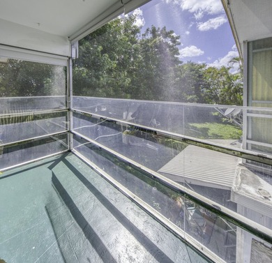 Fabulous condo located close to the pool, features new bathroom - photo 12