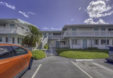 Fabulous condo located close to the pool, features new bathroom - photo 15