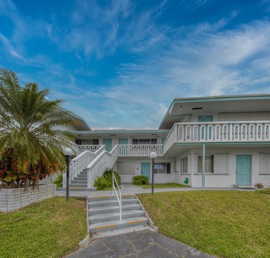 Fabulous condo located close to the pool, features new bathroom - photo 19