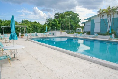Fabulous condo located close to the pool, features new bathroom - photo 24