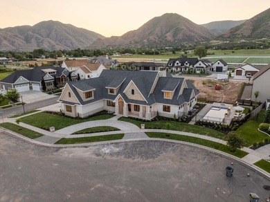 Welcome to 423 S 150 E in the heart of Mapleton! This beautiful - photo 2