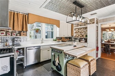 Step back in time while enjoying modern comfort in this - photo 10