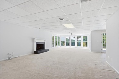 Enjoy stunning golf course views from this spacious home in the - photo 12