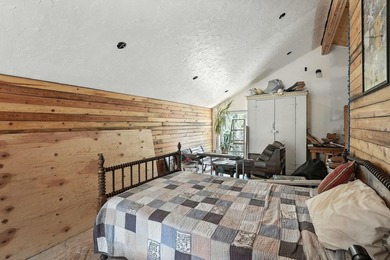 Discover your dream estate at the end of a private peninsula on - photo 12
