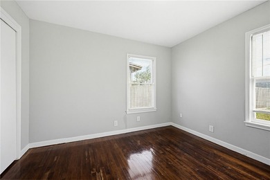 Beautiful, well maintained 4 bedroom 2 bath home ready for new - photo 18