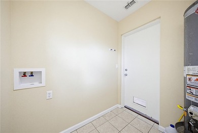 Beautiful, well maintained 4 bedroom 2 bath home ready for new - photo 20
