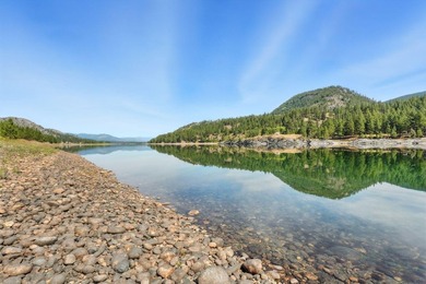 Discover your dream estate at the end of a private peninsula on - photo 31