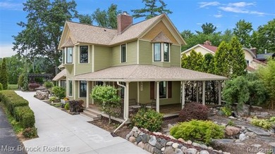 Lake Home For Sale in West Bloomfield, Michigan