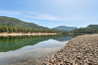 Discover your dream estate at the end of a private peninsula on - photo 32